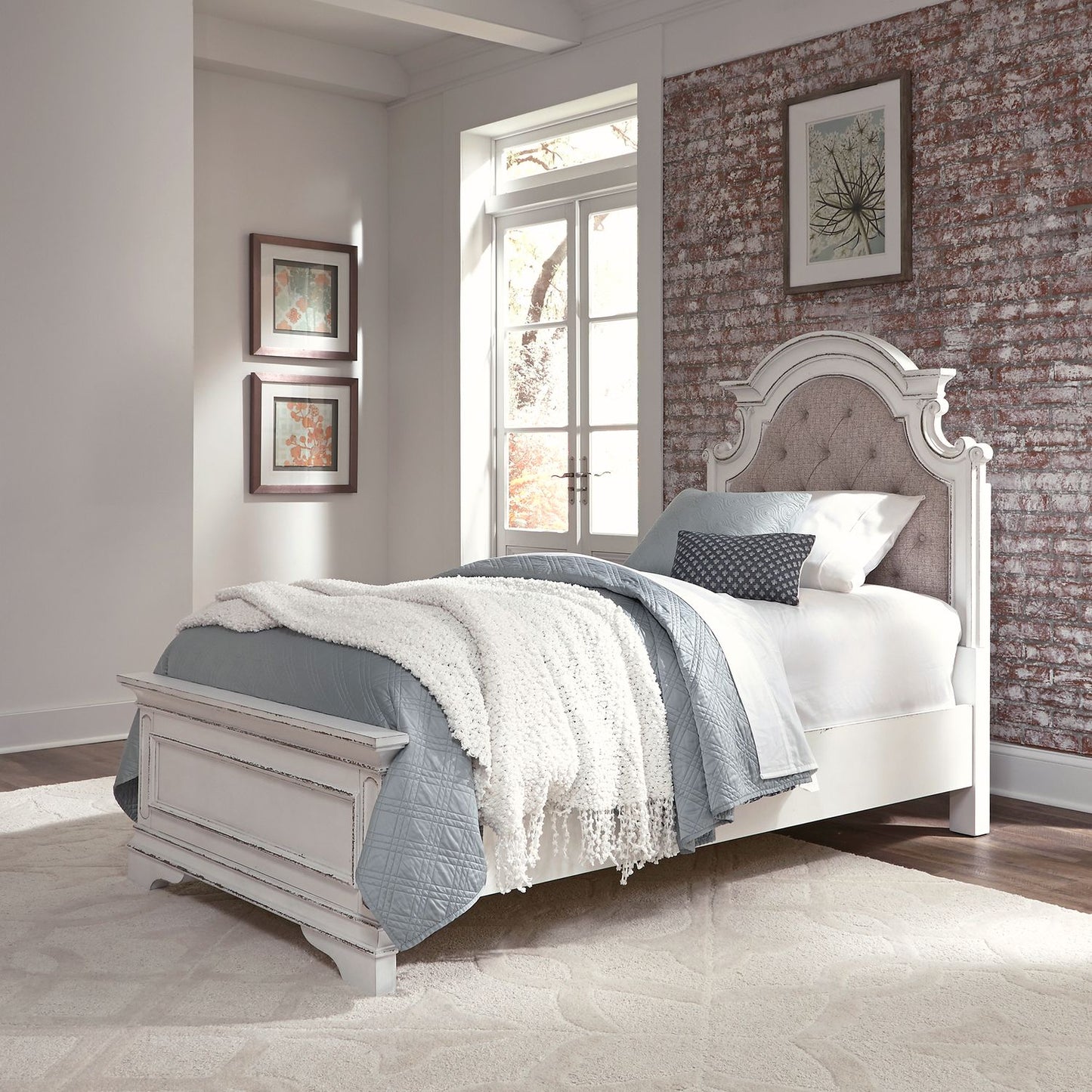 Magnolia Manor upholstered Queen Bed Antique White
