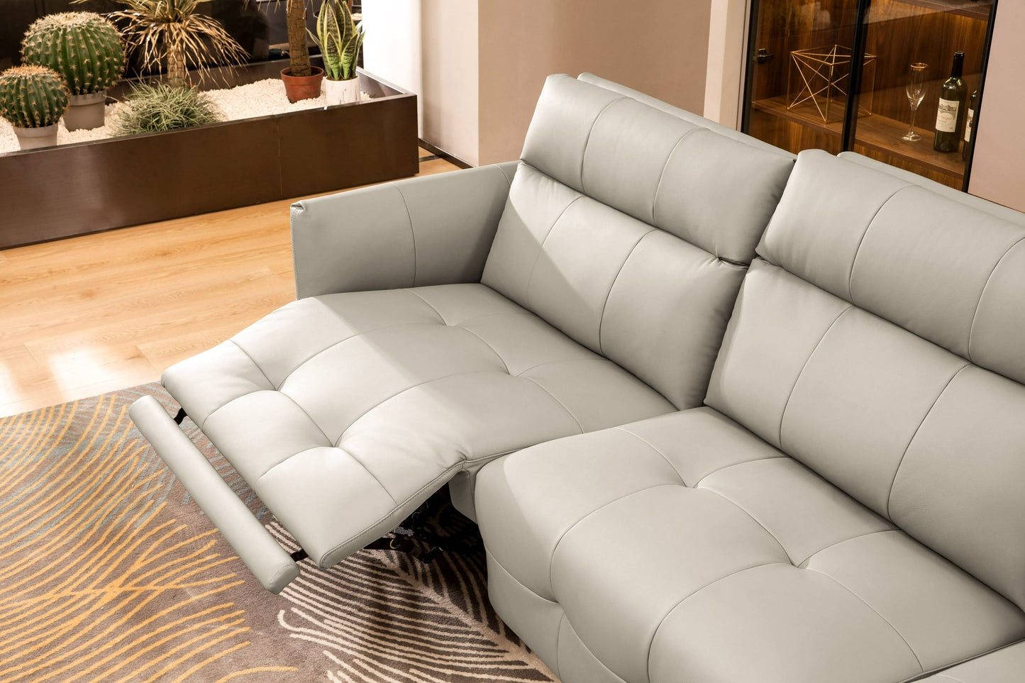 Modern Light Grey Leather 4-Seater Sofa w/ Two Recliners