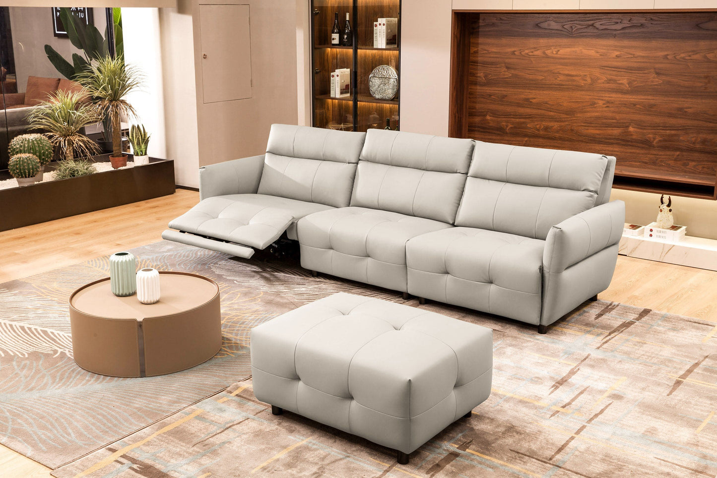 Modern Light Grey Leather 4-Seater Sofa w/ Two Recliners