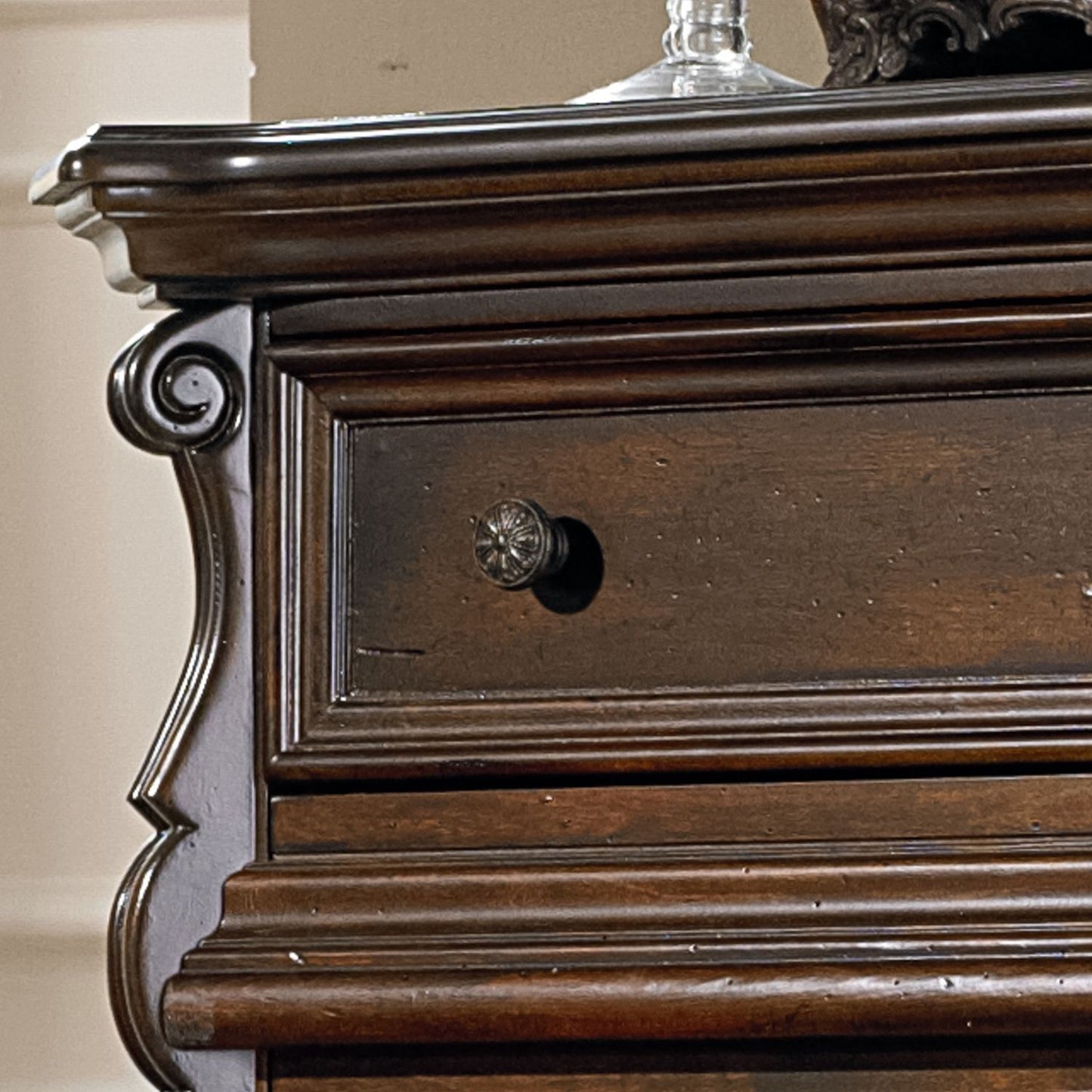 Arbor Place 6 Drawer Chest