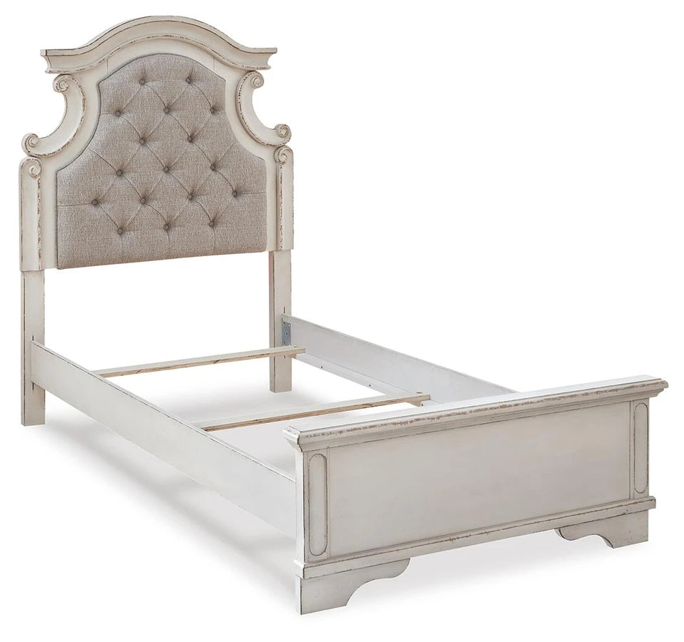 Realyn Full Panel Bed