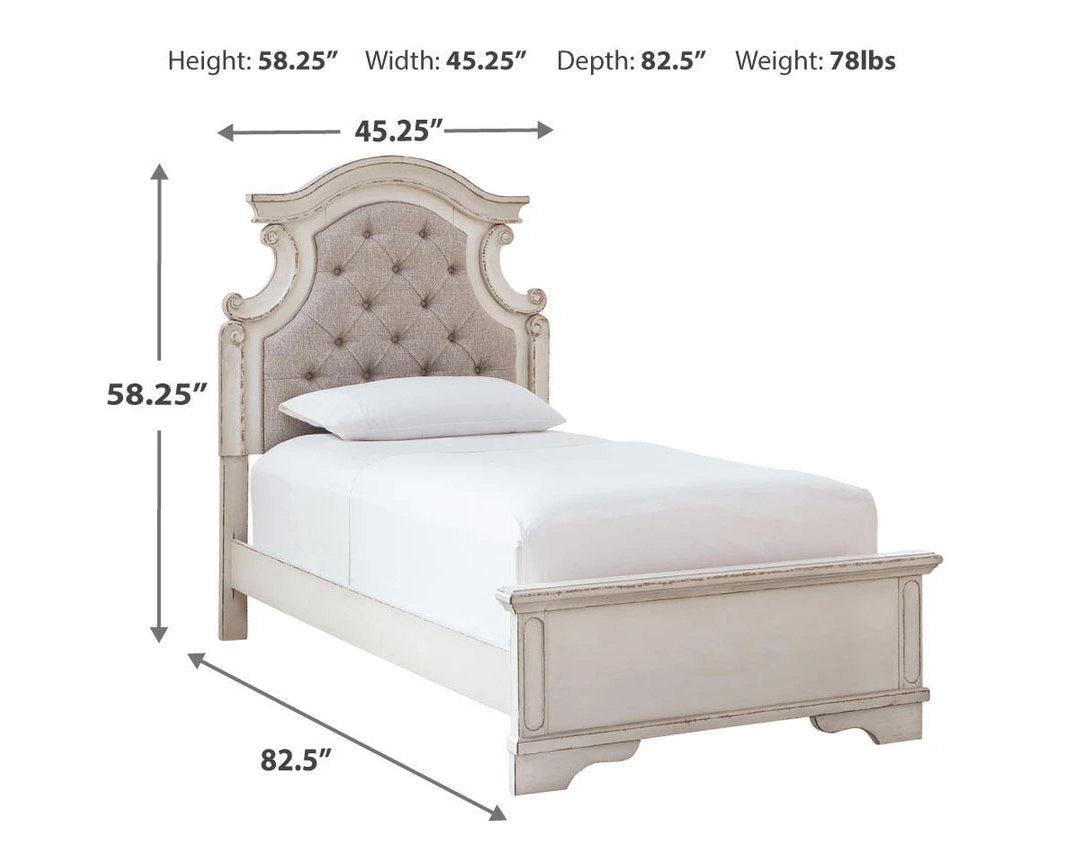 Realyn Full Panel Bed