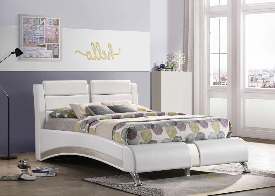 Jeremaine Full Upholstered Platform Bed Glossy White